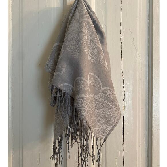 West Loop Polyester Womens Scarf Gray Floral with Fringe 27" x 74" - Picture 2 of 8